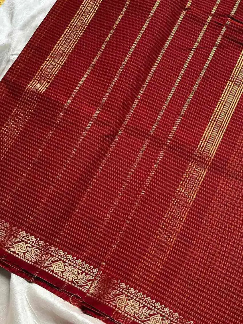 Mini Kattam – Reddish Maroon Checked Chettinadu Cotton Saree (Without blouse)