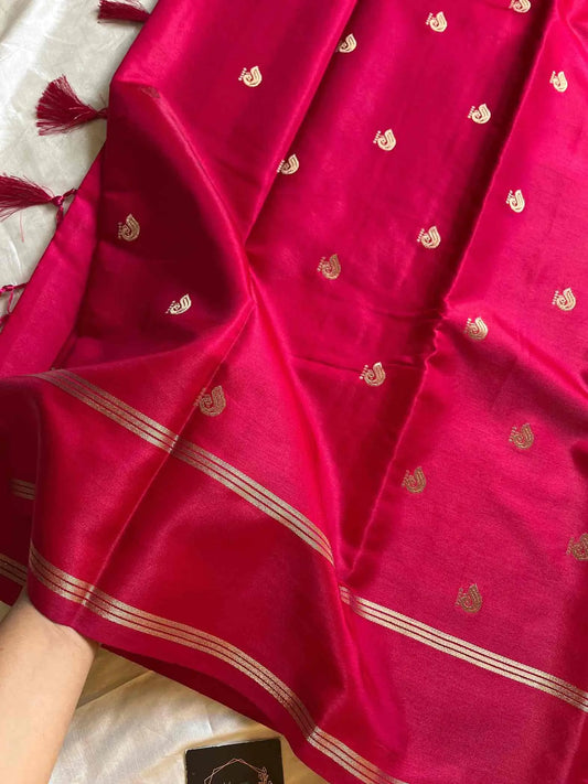 Crepe Silk Saree with golden zari peacock motif and grand pallu – House of Thansha