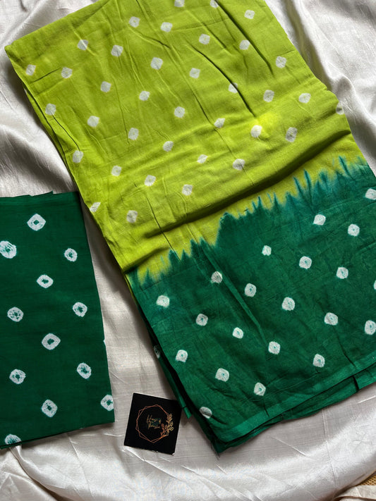 Green Handknotted Sungudi Cotton Saree with blouse piece, handcrafted handloom