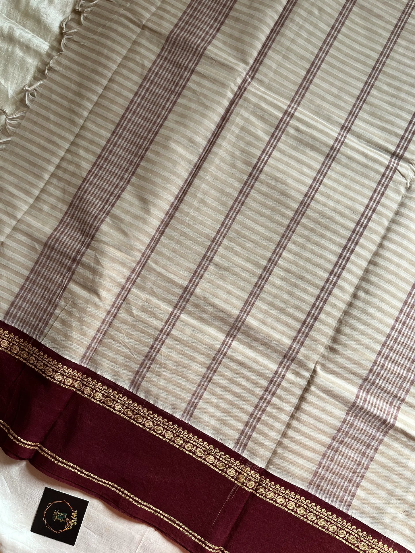 Pastel white Korvai Kattam Chettinadu cotton saree with maroon border – House of Thansha