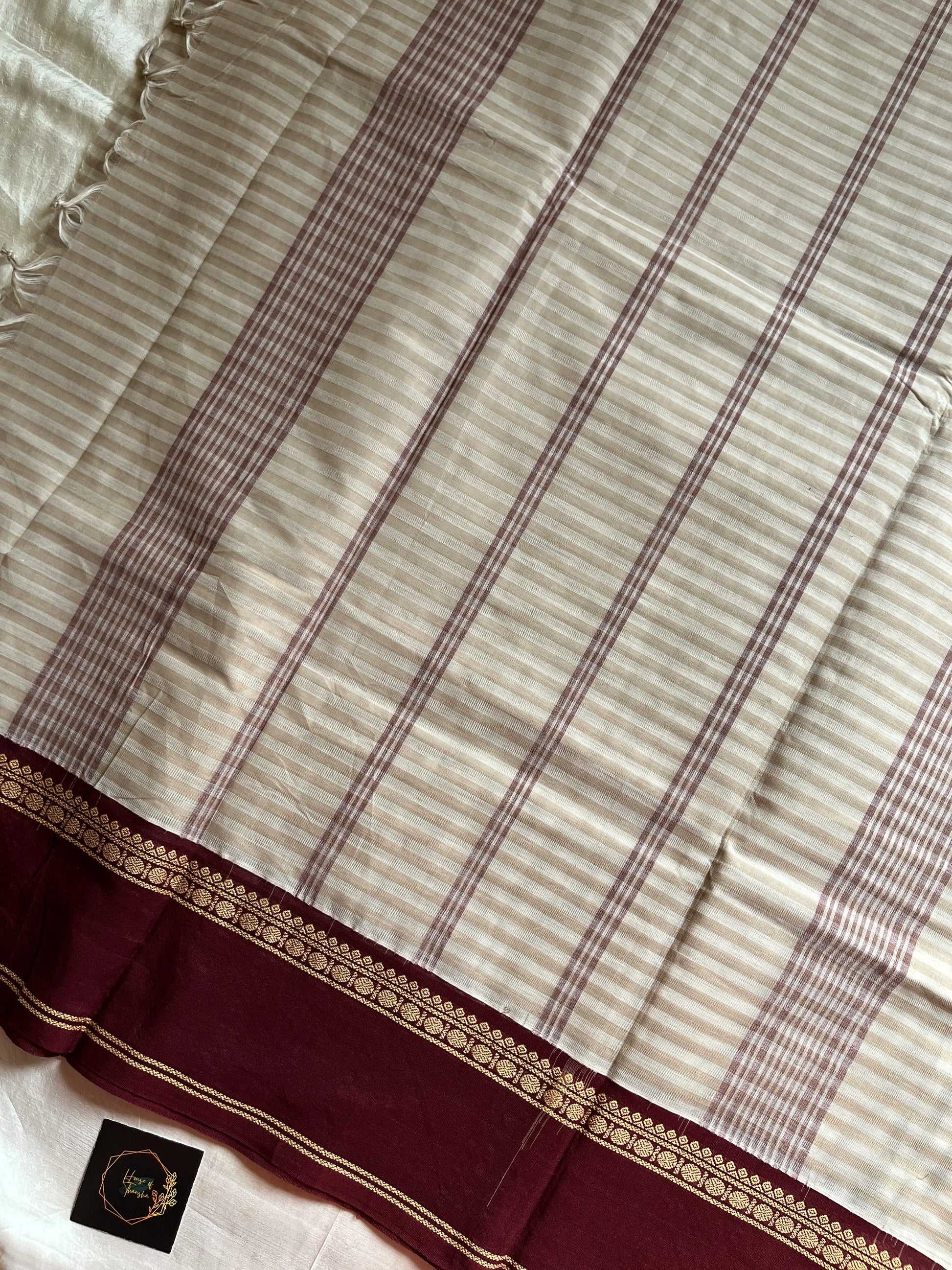 Pastel white Korvai Kattam Chettinadu cotton saree with maroon border – House of Thansha