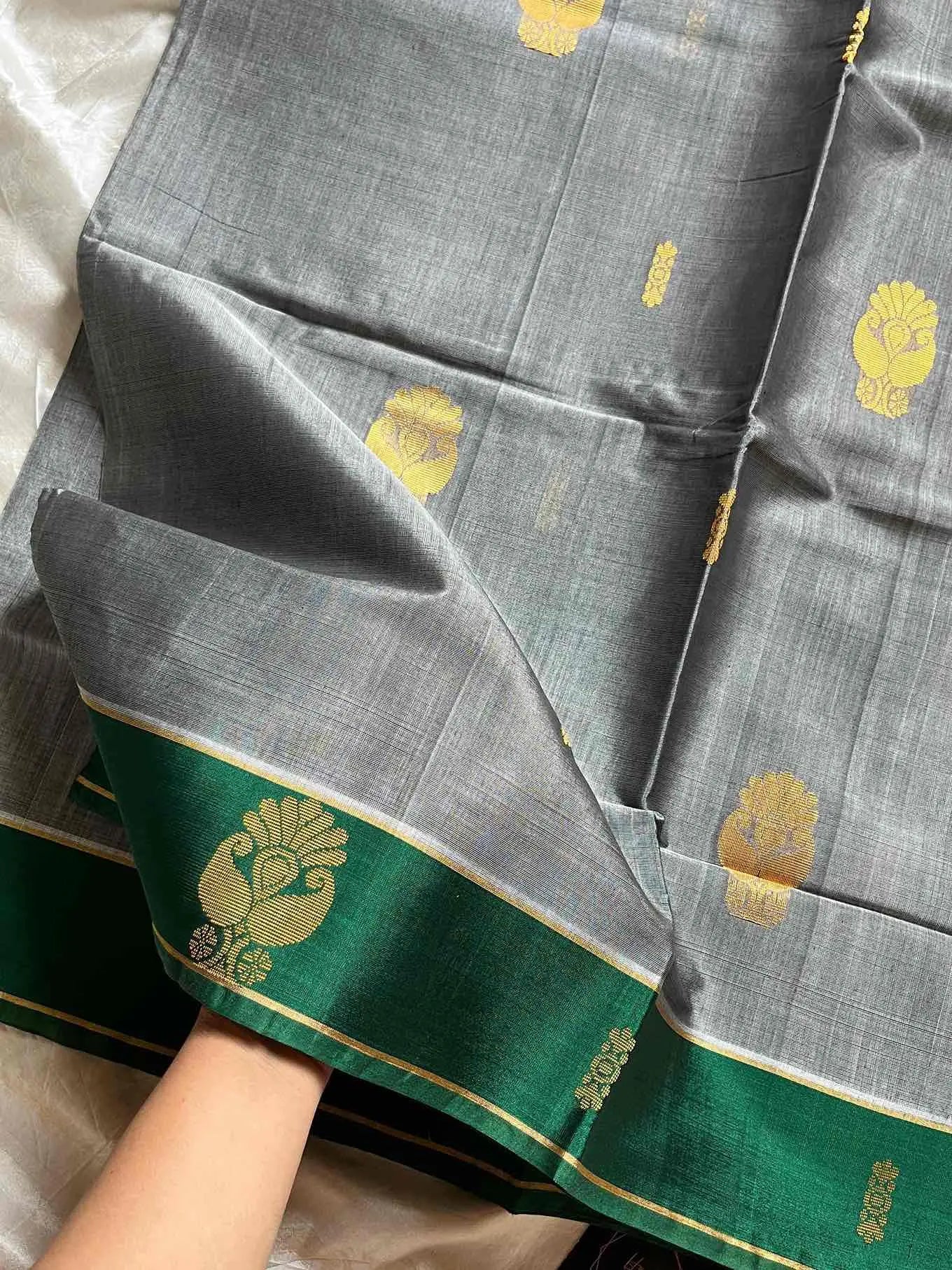 Vegan silk saree in handloom art silk with contrast border and pallu.